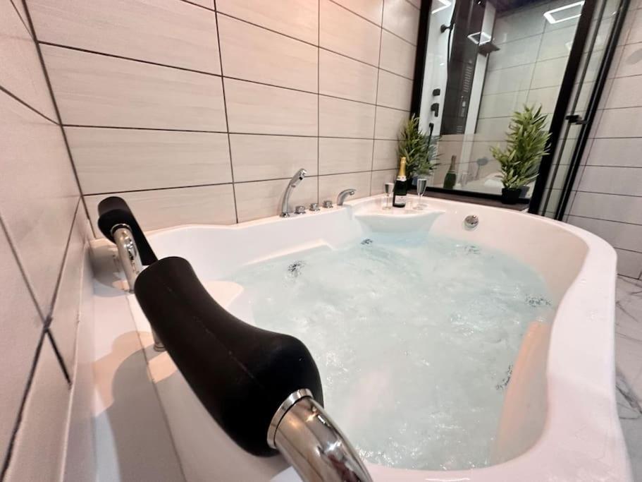 E Servagnat T3 Luxe Avec Sauna Jacuzzi Et Hammam Épernay Exterior foto